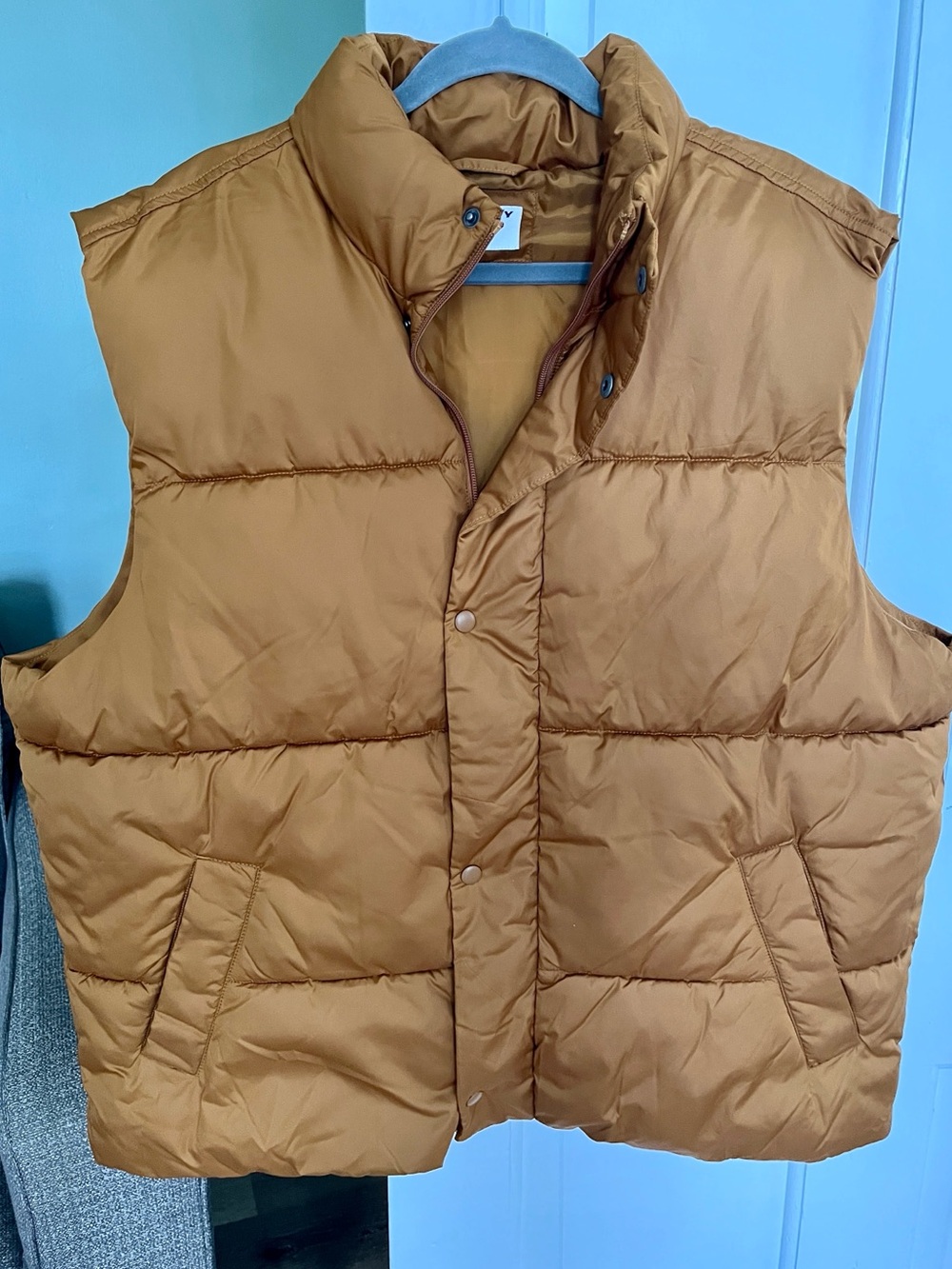 NWT Old Navy Men’s Quilted Vest Golden Tan Color size XL